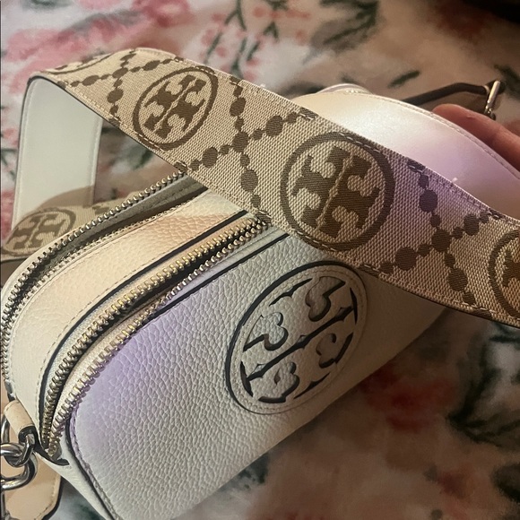 Tory Burch Pale Pink Pebbled Leather Bag with Logo - Picture 3 of 4